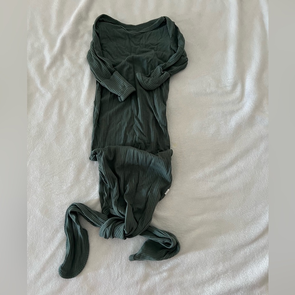 Knotted baby gown